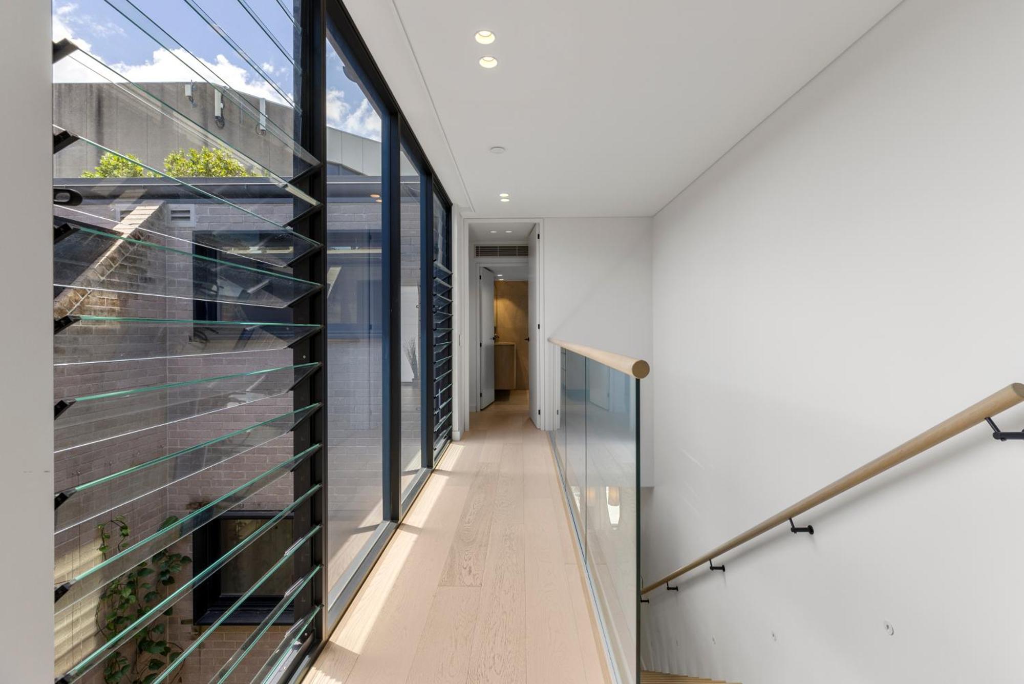Perfect Vacation W Terrace & Private Garage Apartment Sydney