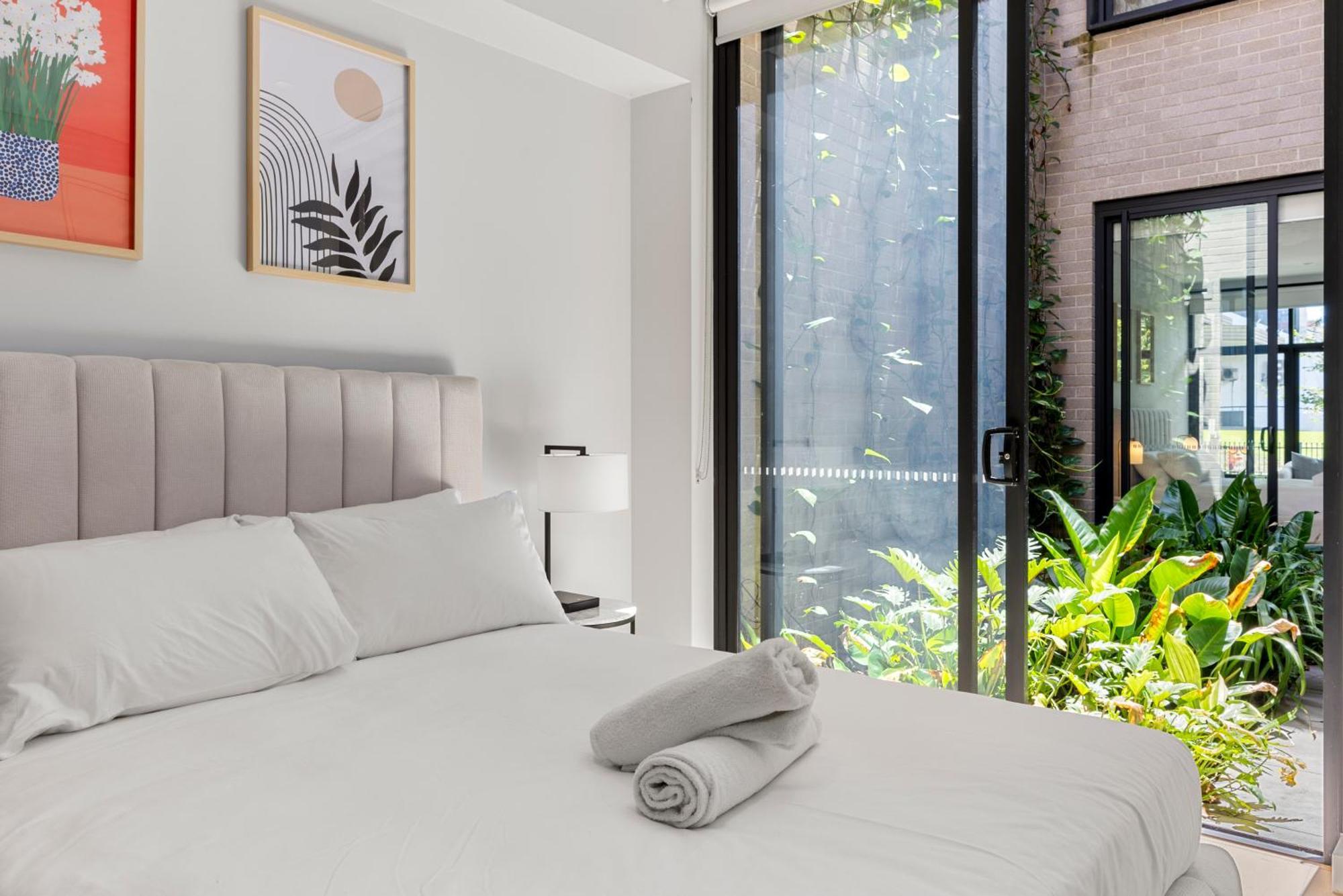 Perfect Vacation W Terrace & Private Garage Sydney