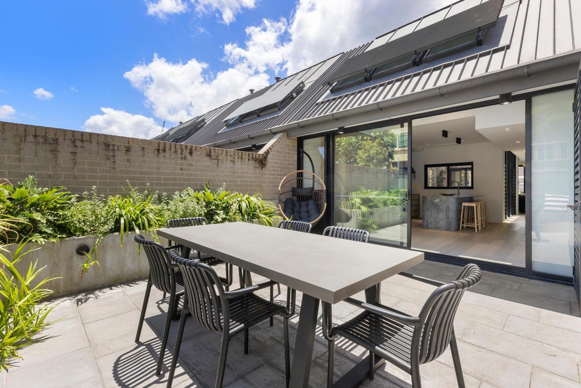 Perfect Vacation W Terrace & Private Garage Apartment