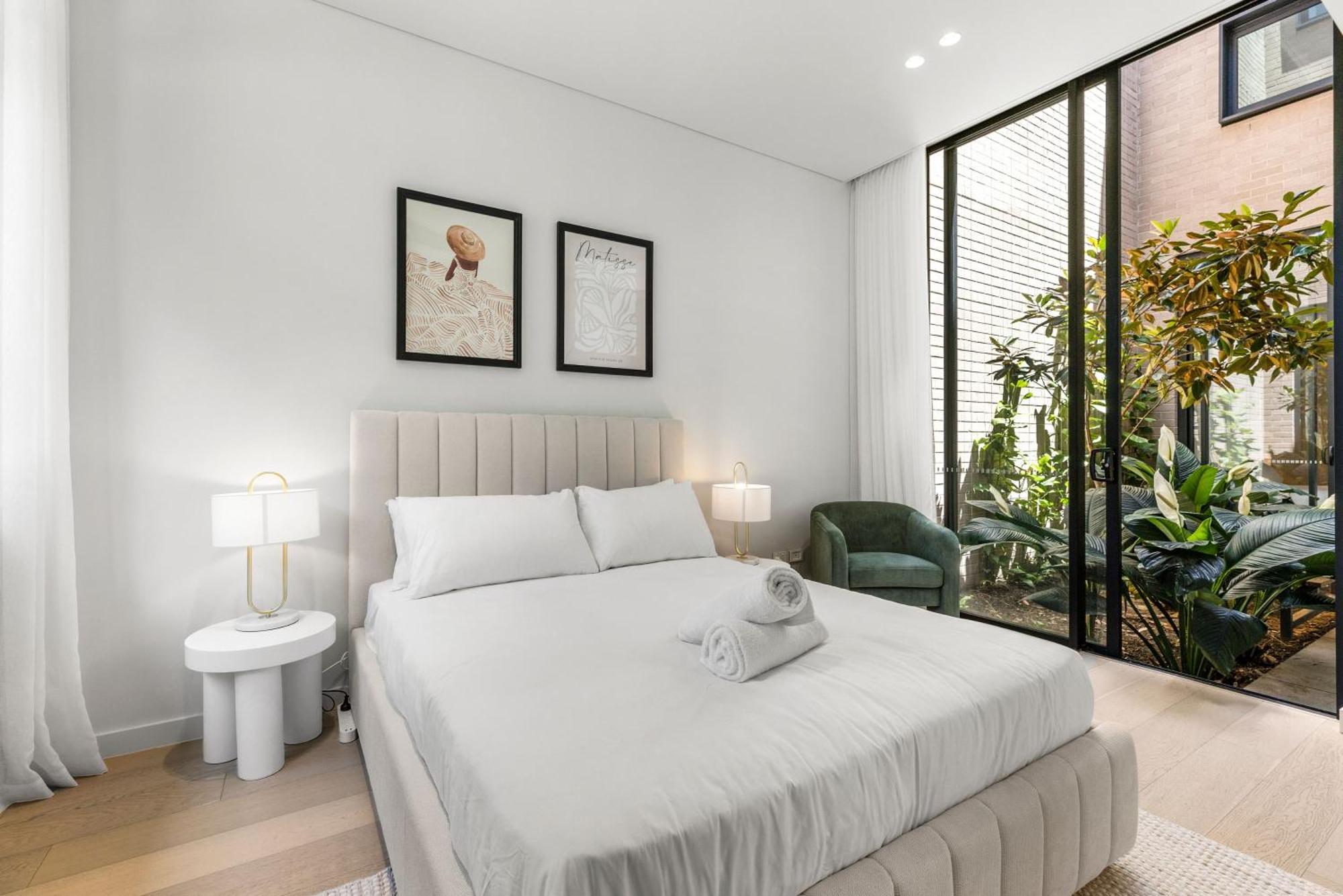 Perfect Vacation W Terrace & Private Garage Apartment