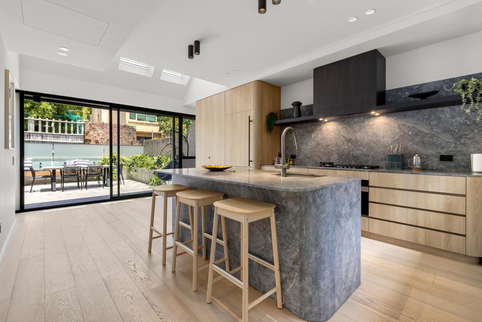 Perfect Vacation W Terrace & Private Garage Apartment Sydney