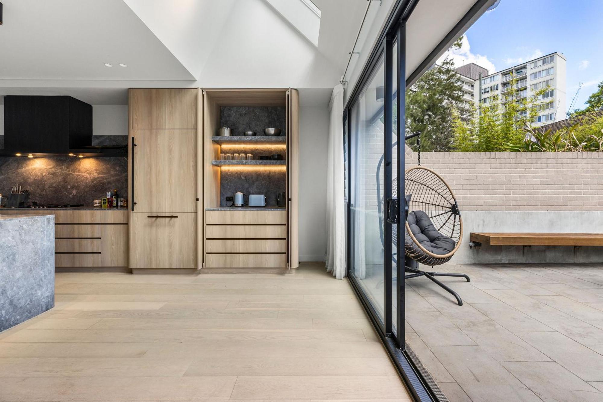 Perfect Vacation W Terrace & Private Garage Apartment *