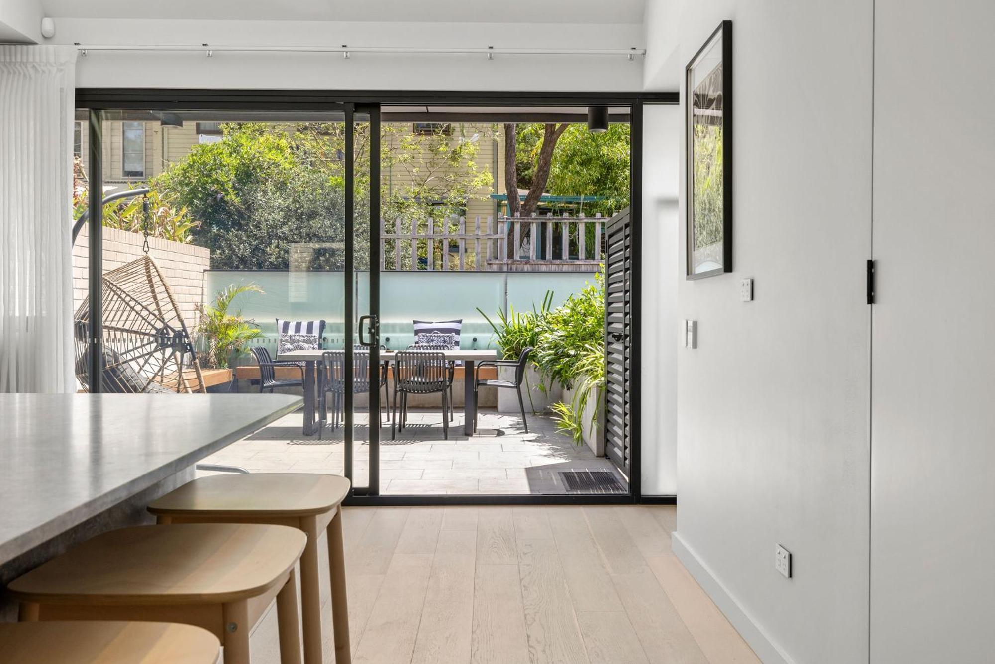 Perfect Vacation W Terrace & Private Garage Sydney