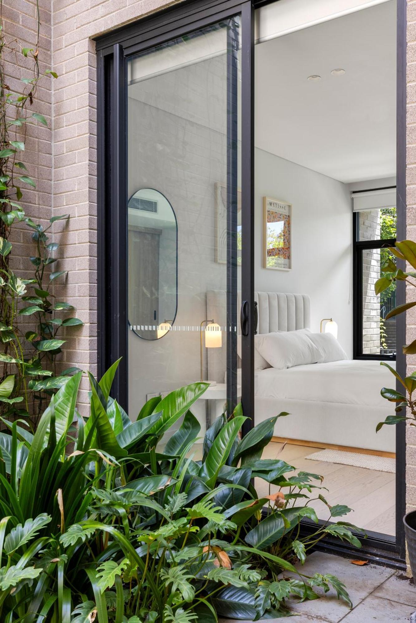Perfect Vacation W Terrace & Private Garage Apartment