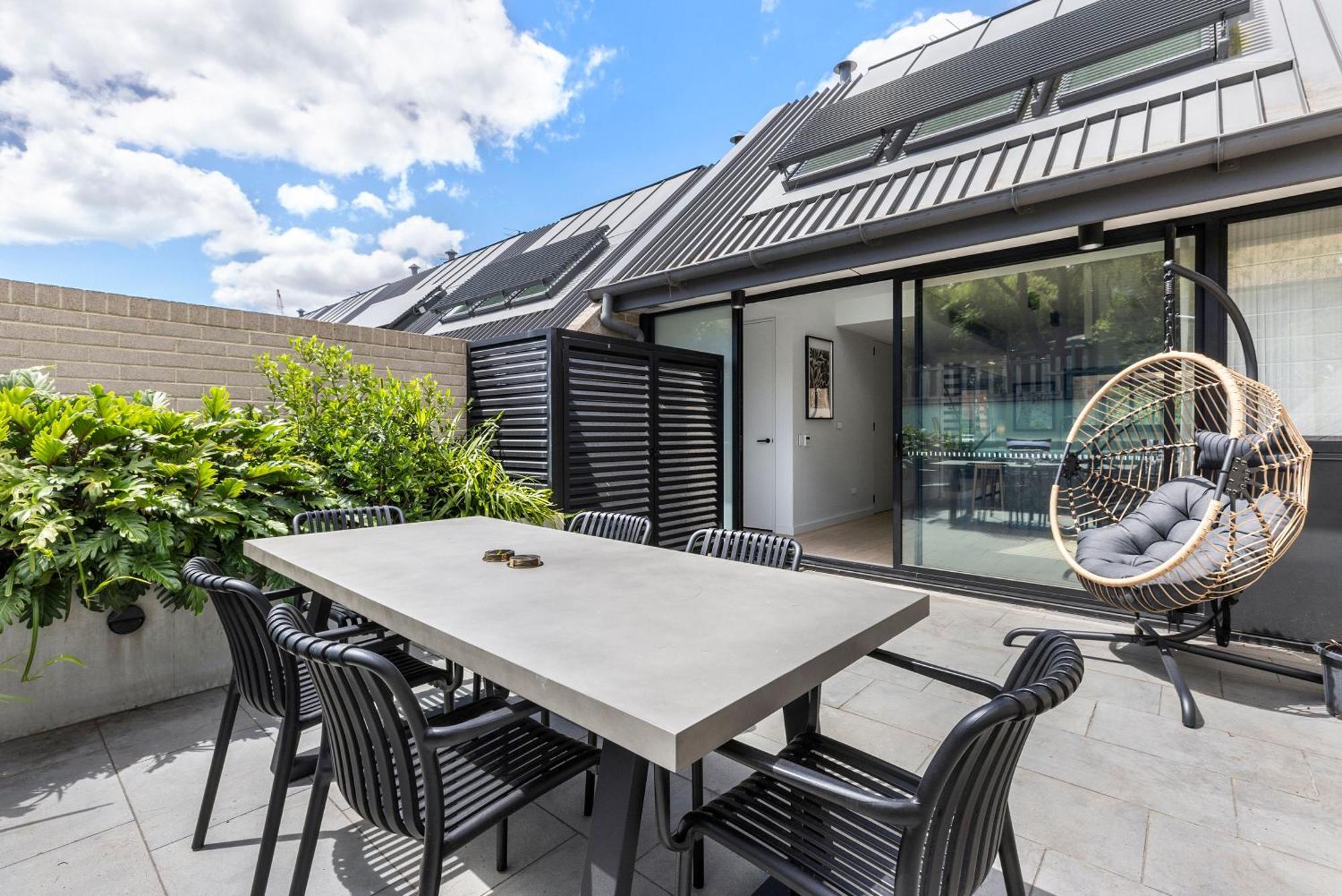 Perfect Vacation W Terrace & Private Garage Apartment